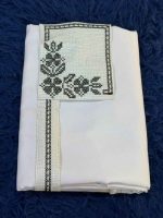 Tissu brodé